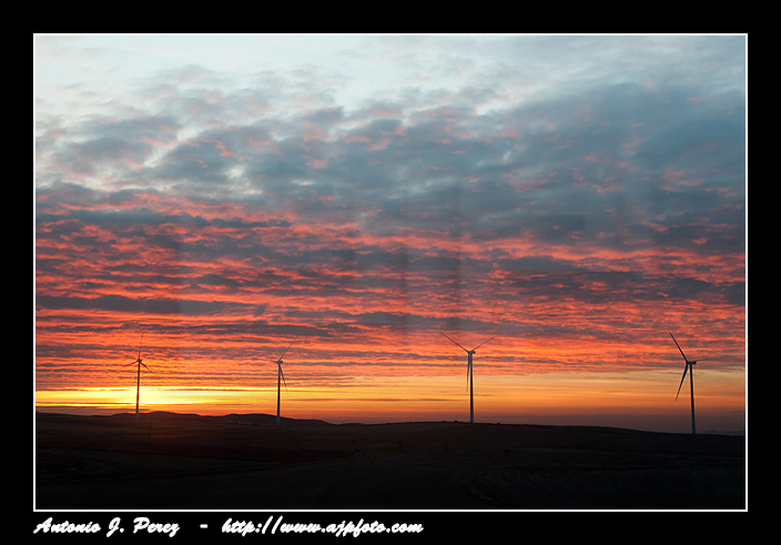 Antonio J. Perez - Amanecer en los Monegros